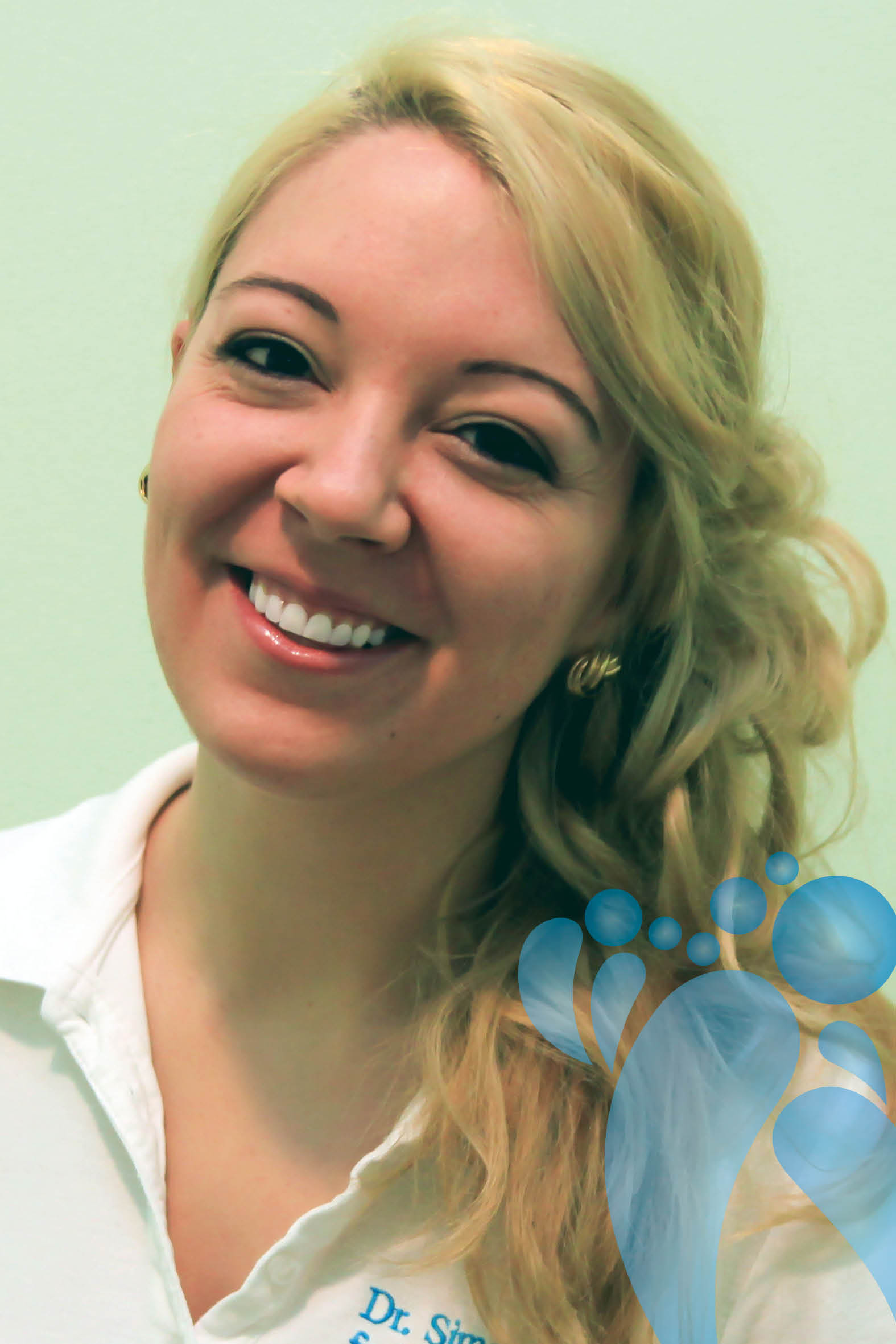 Dr. Eszter Simon